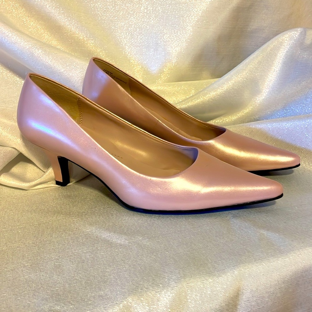 LIZ CLAIBORNE flex ice pink kidskin leather pumps! Beautiful shoes. Sz 7.5 M